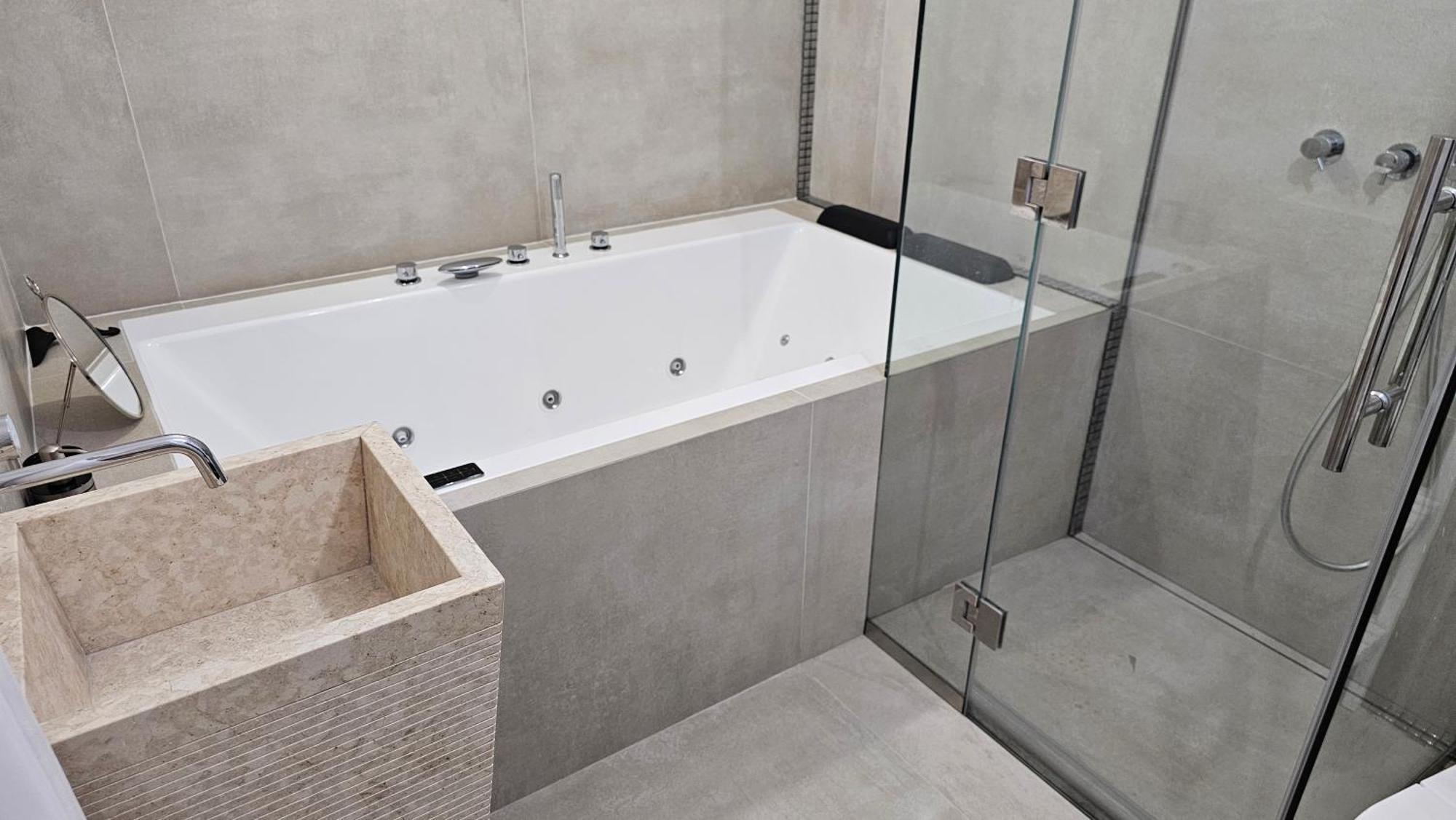 Apartamento Oasis Jacuzzi Retreat Marbella Exterior foto