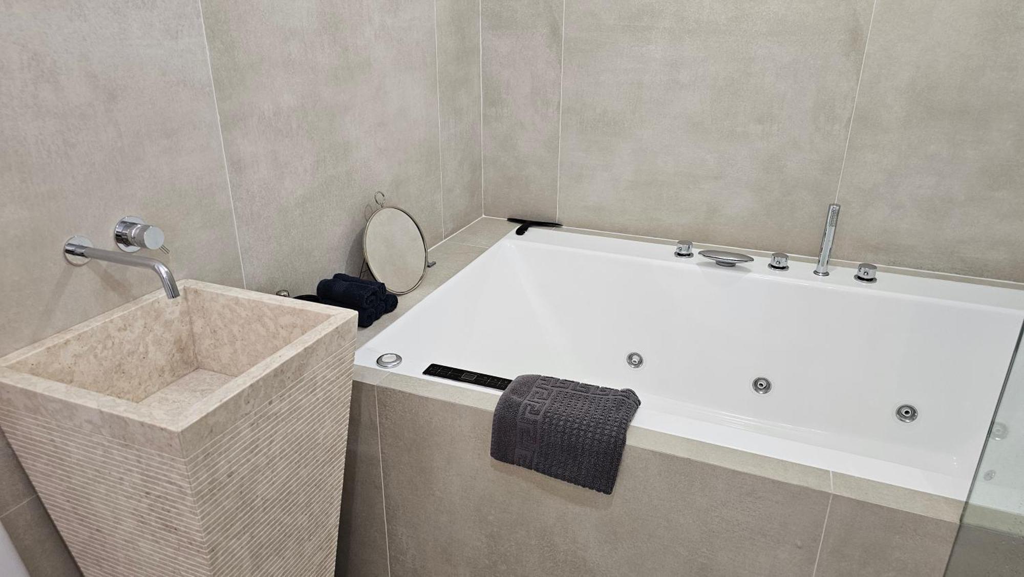 Apartamento Oasis Jacuzzi Retreat Marbella Exterior foto