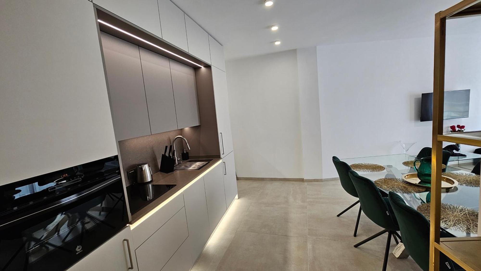 Apartamento Oasis Jacuzzi Retreat Marbella Exterior foto